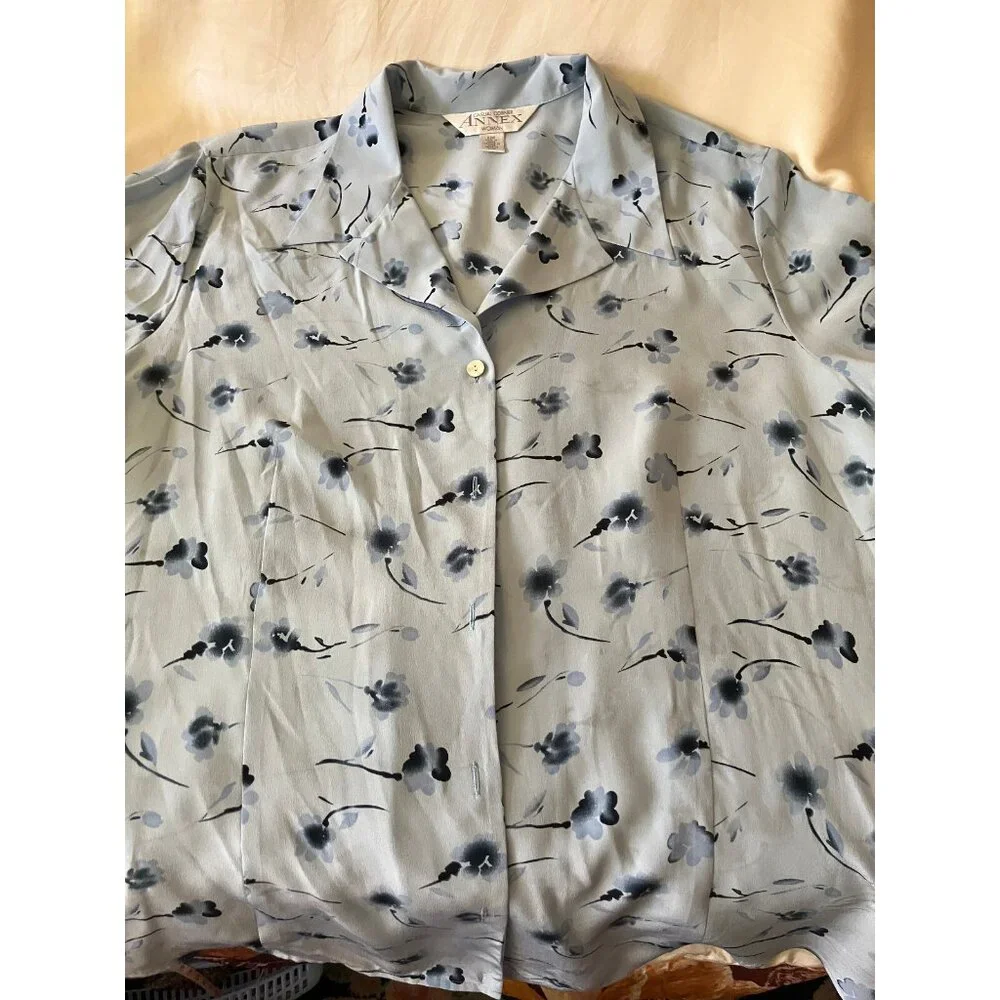 Casual Corner ANNEX Woman Blue Silk  Short Sleeves Collar Buttons Blouse Top 22W - Picture 3 of 13